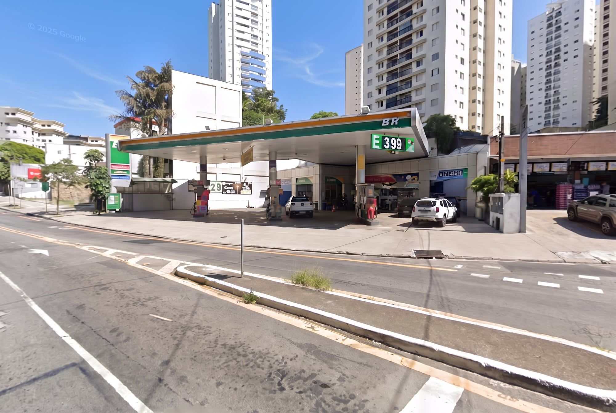 Posto Petrobras na Av. Diógenes Ribeiro de Lima, no Alto da Lapa, São Paulo